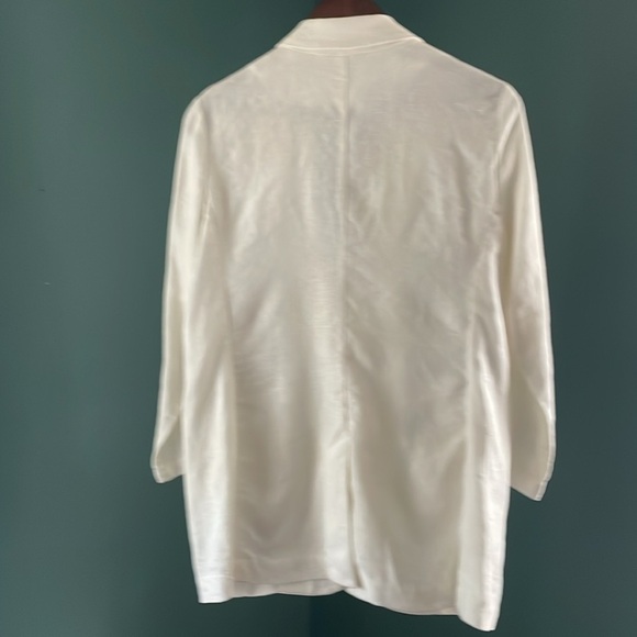 Michael Kors White linen Blazer with Classic Lapel and Textured Fabric - Picture 4 of 6